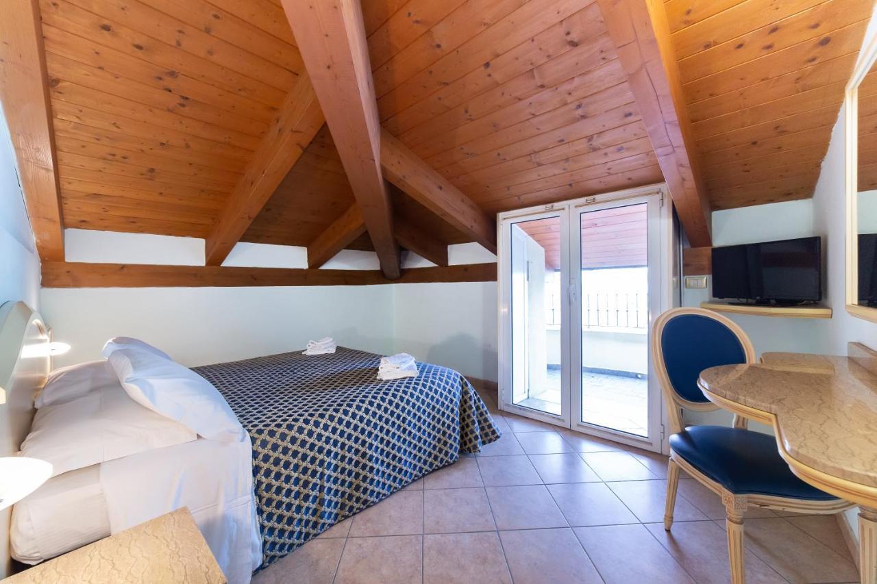 Residenza Melucci Aparthotel Rimini Luaran gambar