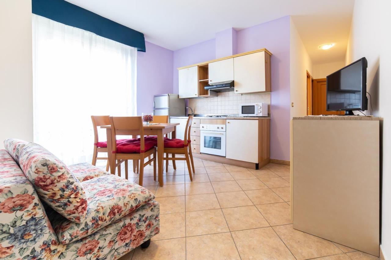 Residenza Melucci Aparthotel Rimini Luaran gambar