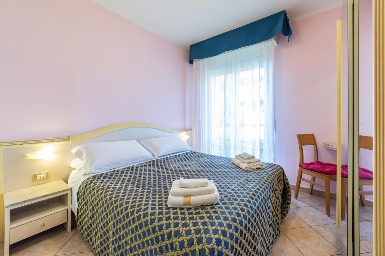 Residenza Melucci Aparthotel Rimini Luaran gambar