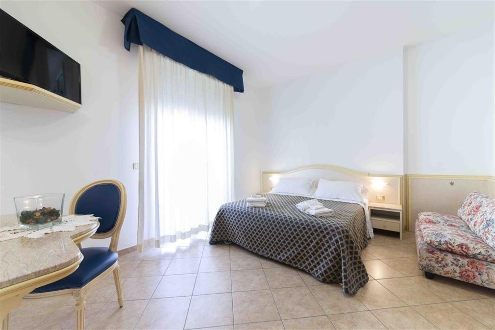 Residenza Melucci Aparthotel Rimini Luaran gambar