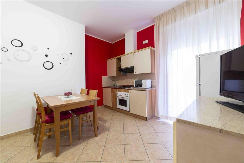 Residenza Melucci Aparthotel Rimini Luaran gambar