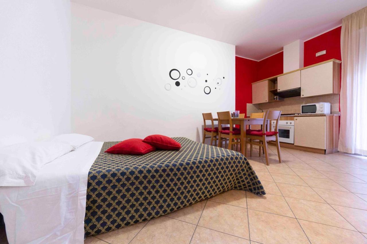 Residenza Melucci Aparthotel Rimini Luaran gambar