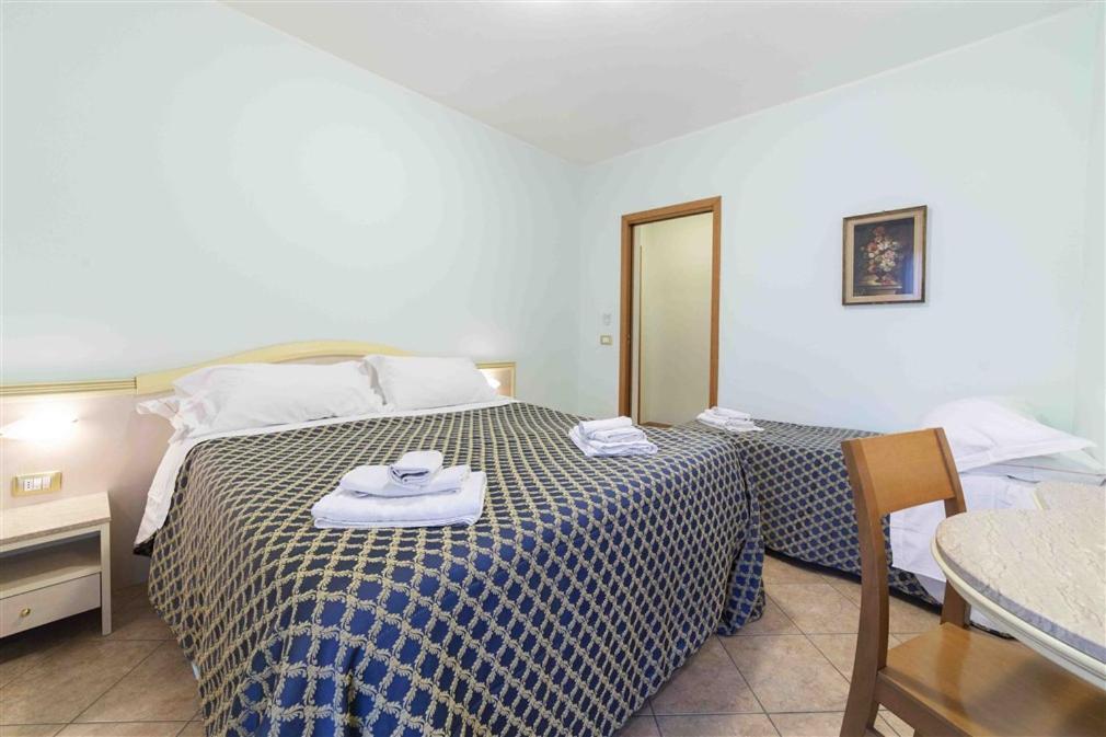 Residenza Melucci Aparthotel Rimini Luaran gambar