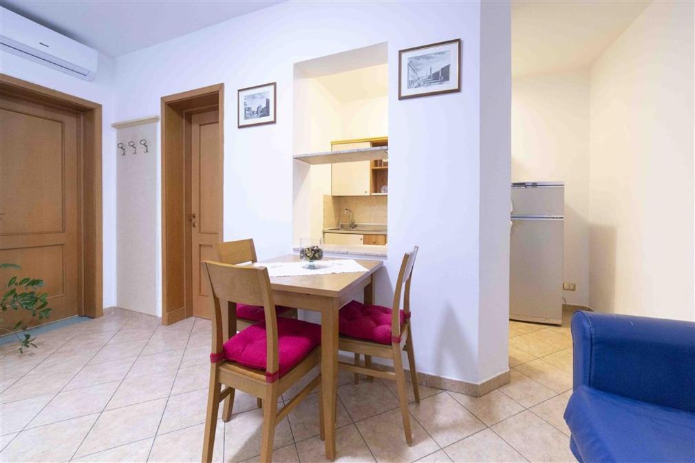 Residenza Melucci Aparthotel Rimini Luaran gambar