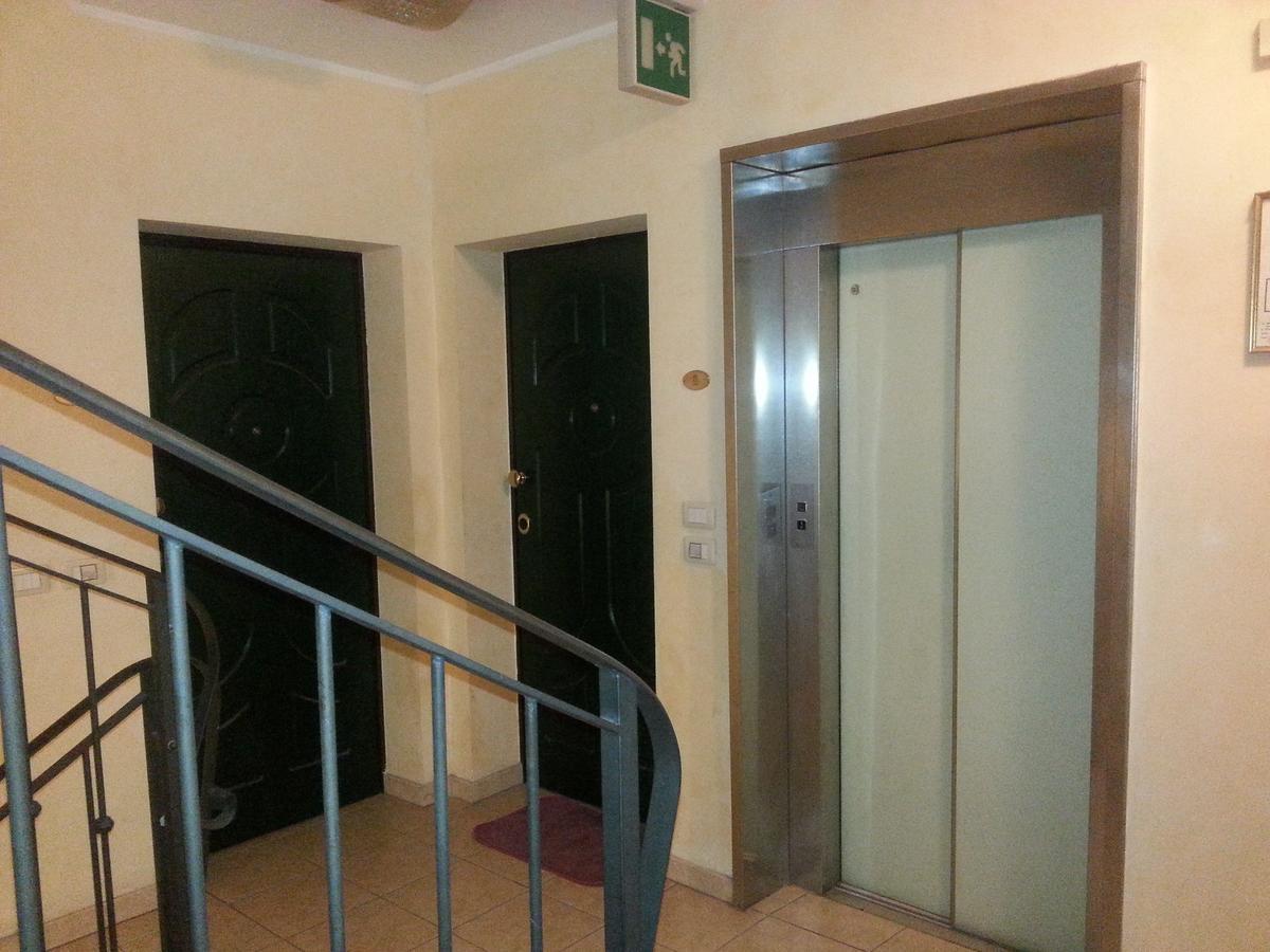 Residenza Melucci Aparthotel Rimini Luaran gambar