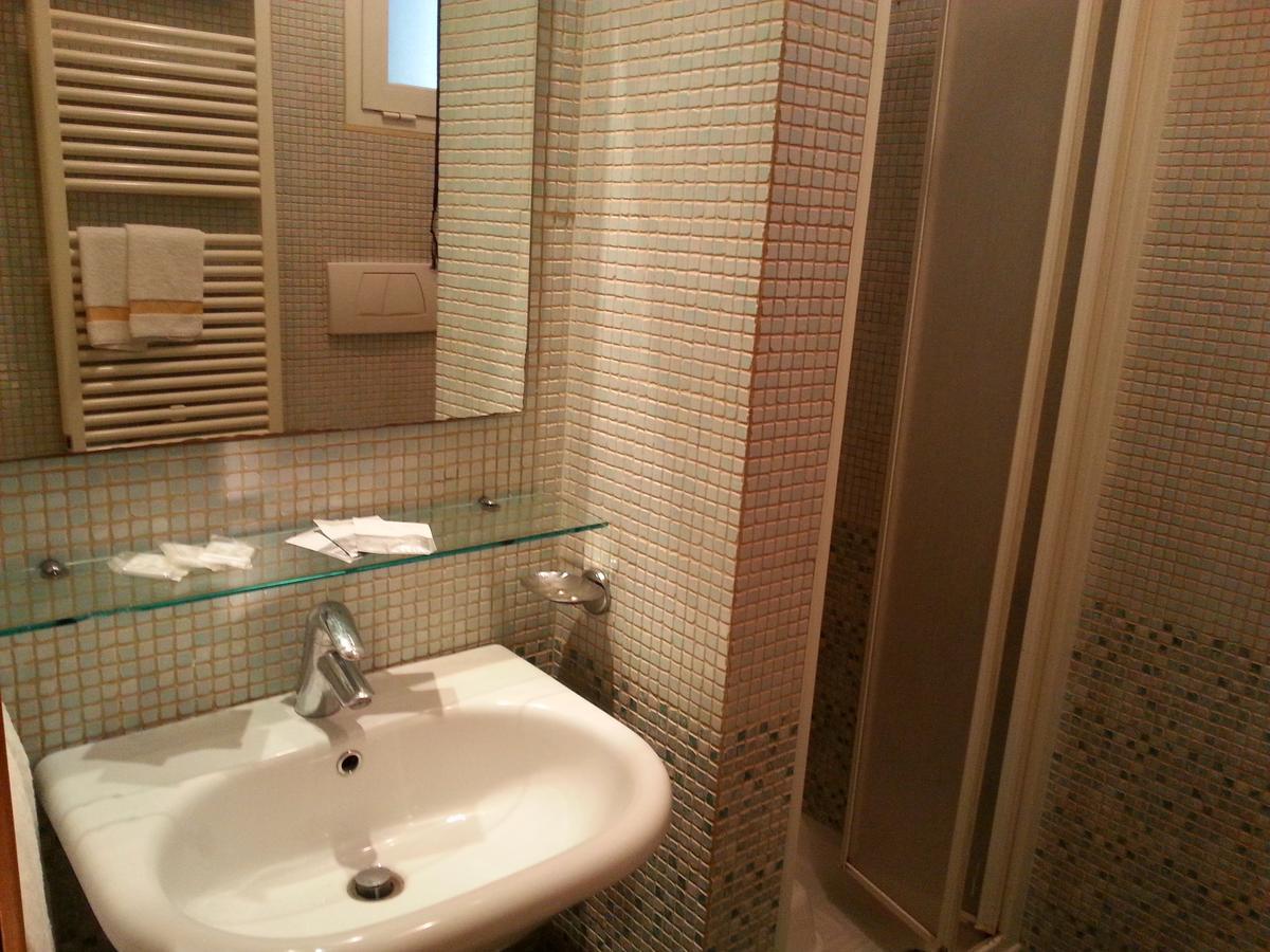 Residenza Melucci Aparthotel Rimini Luaran gambar