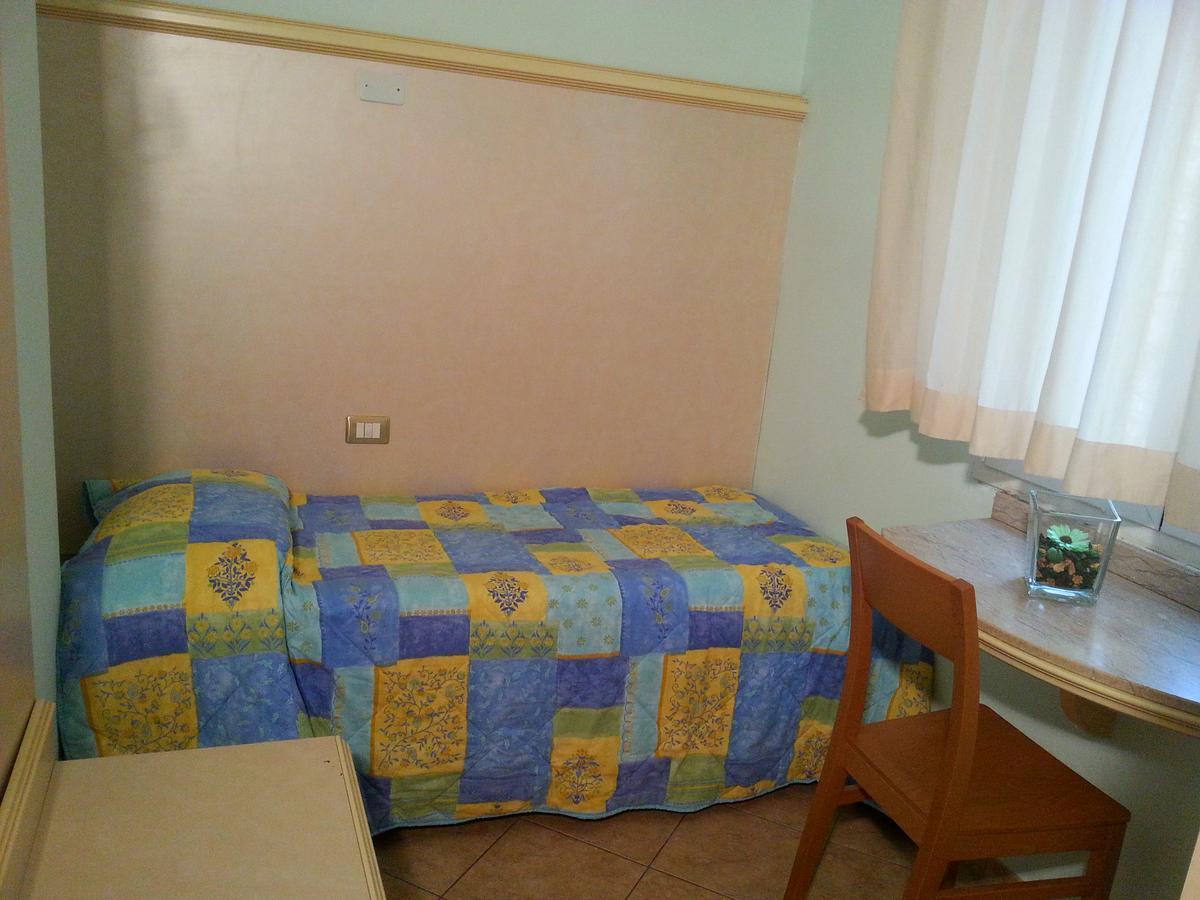 Residenza Melucci Aparthotel Rimini Luaran gambar