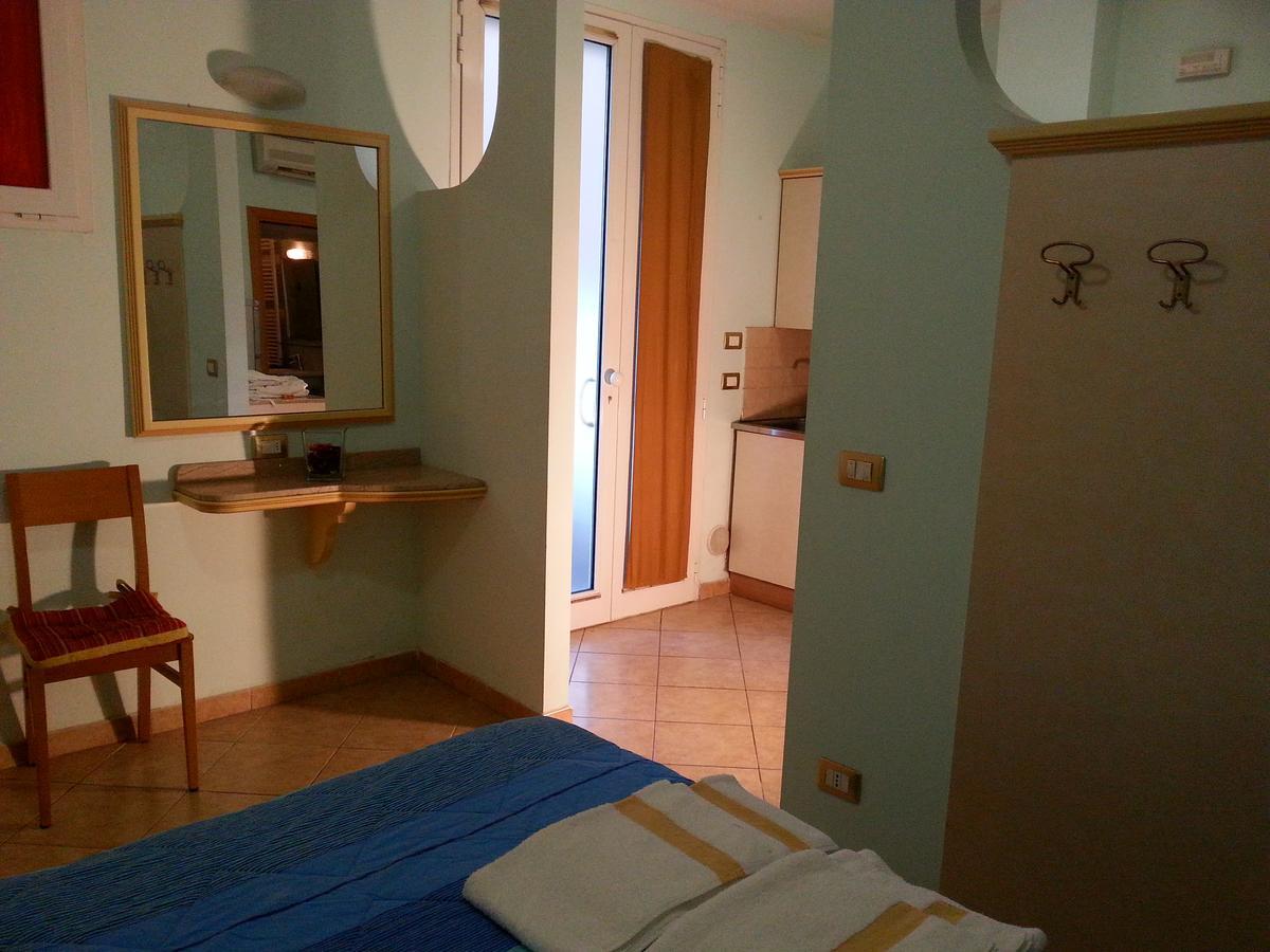Residenza Melucci Aparthotel Rimini Luaran gambar