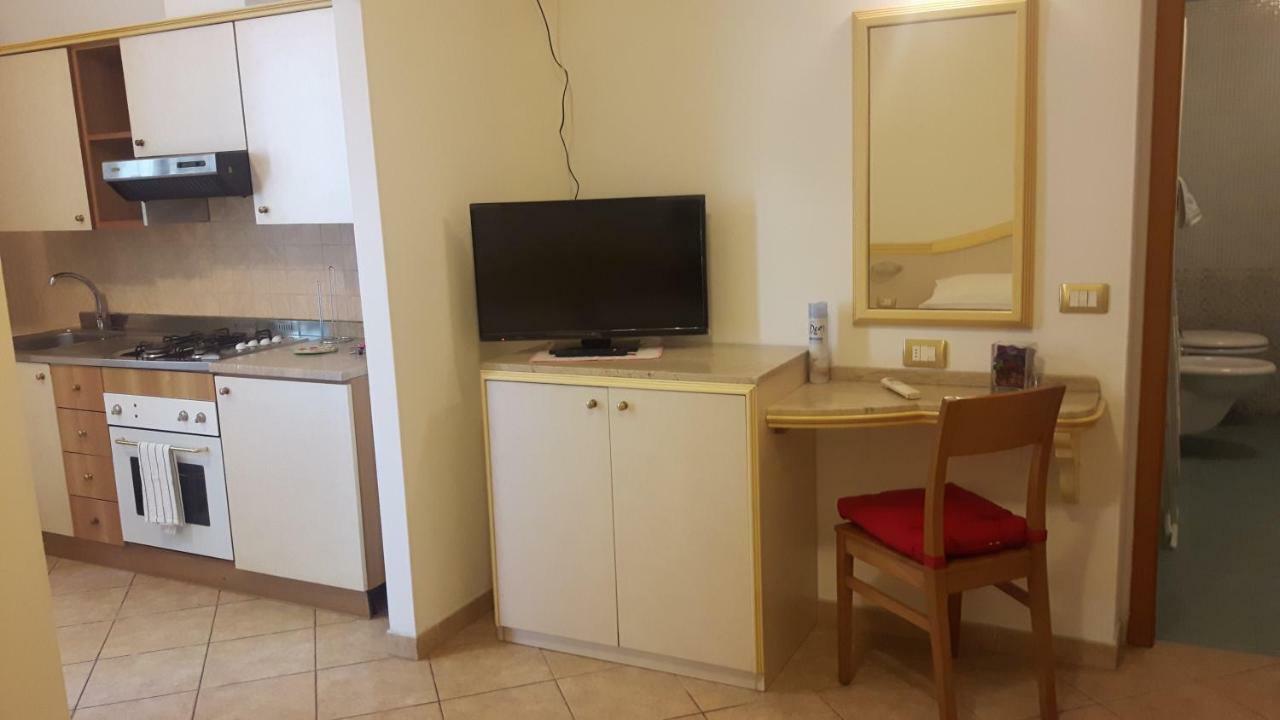 Residenza Melucci Aparthotel Rimini Luaran gambar